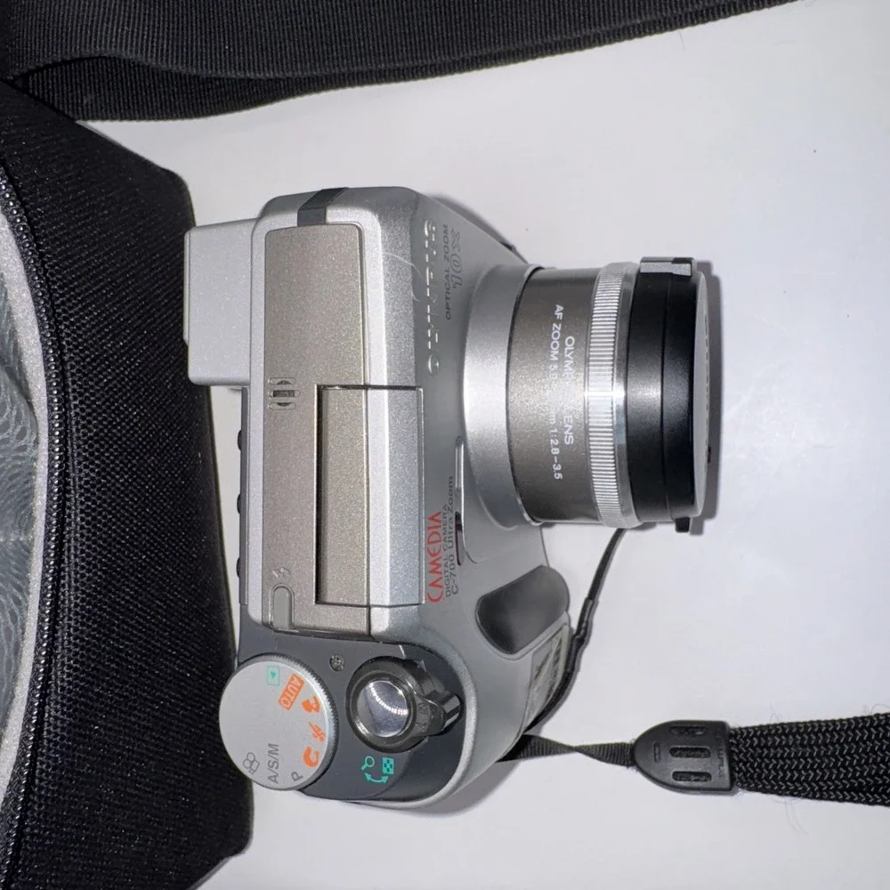 Olympus CAMEDIA C-700 Ultra Zoom 2.1MP Digital Camera‎ Untested